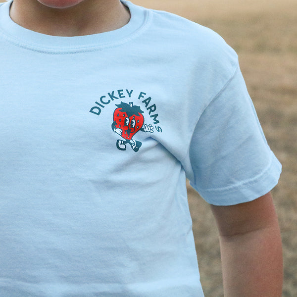a child is wearing a shirt that says dickey farms